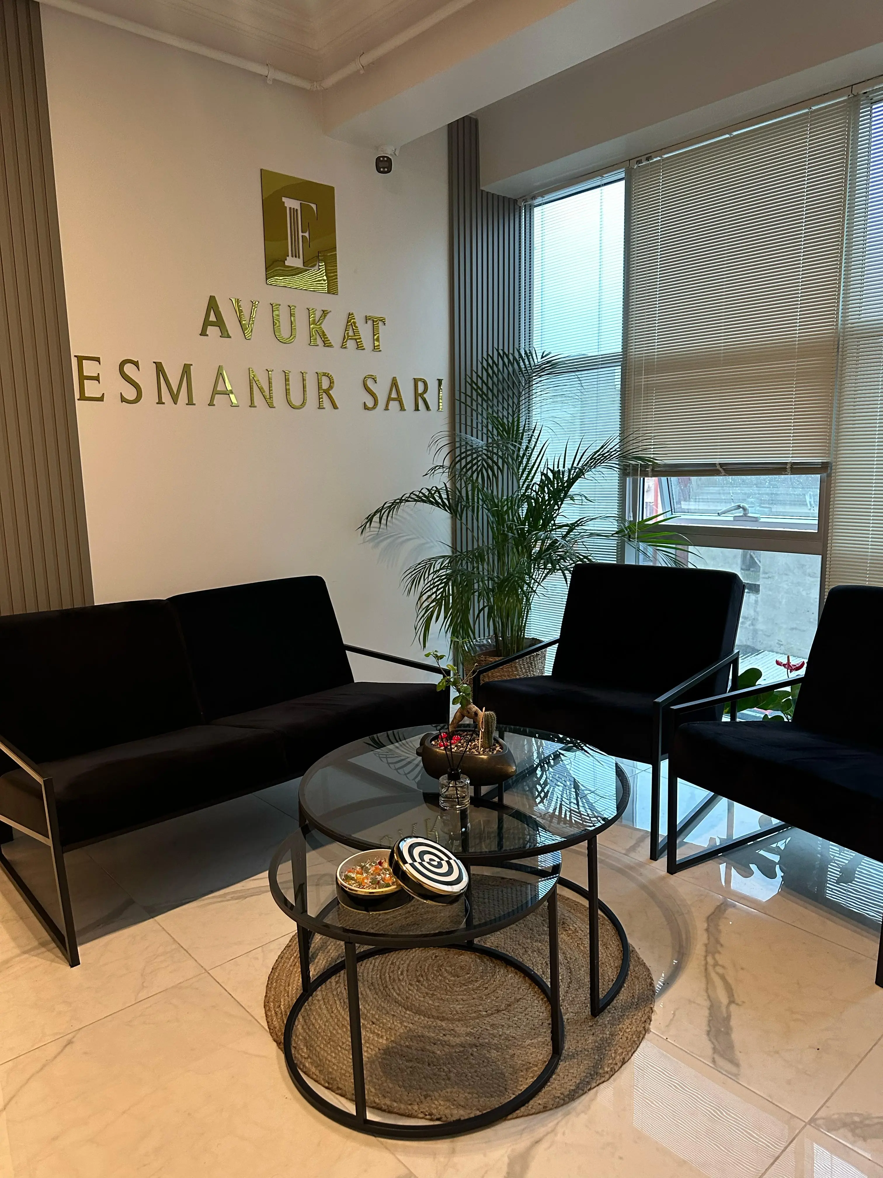 Av. Avukat Esmanur Sari profil fotoğrafı - Çanakkale