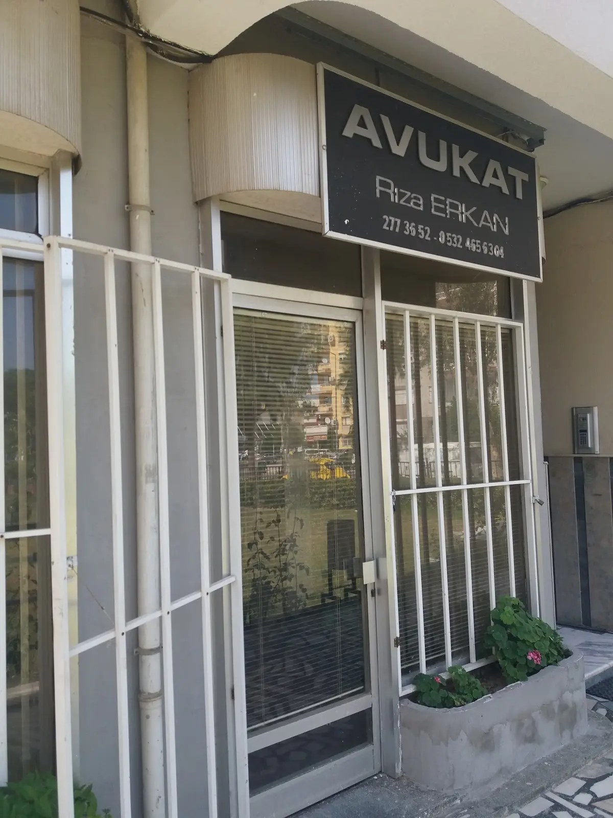Av. Rıza Erkan profil fotoğrafı - Balçova, İzmir