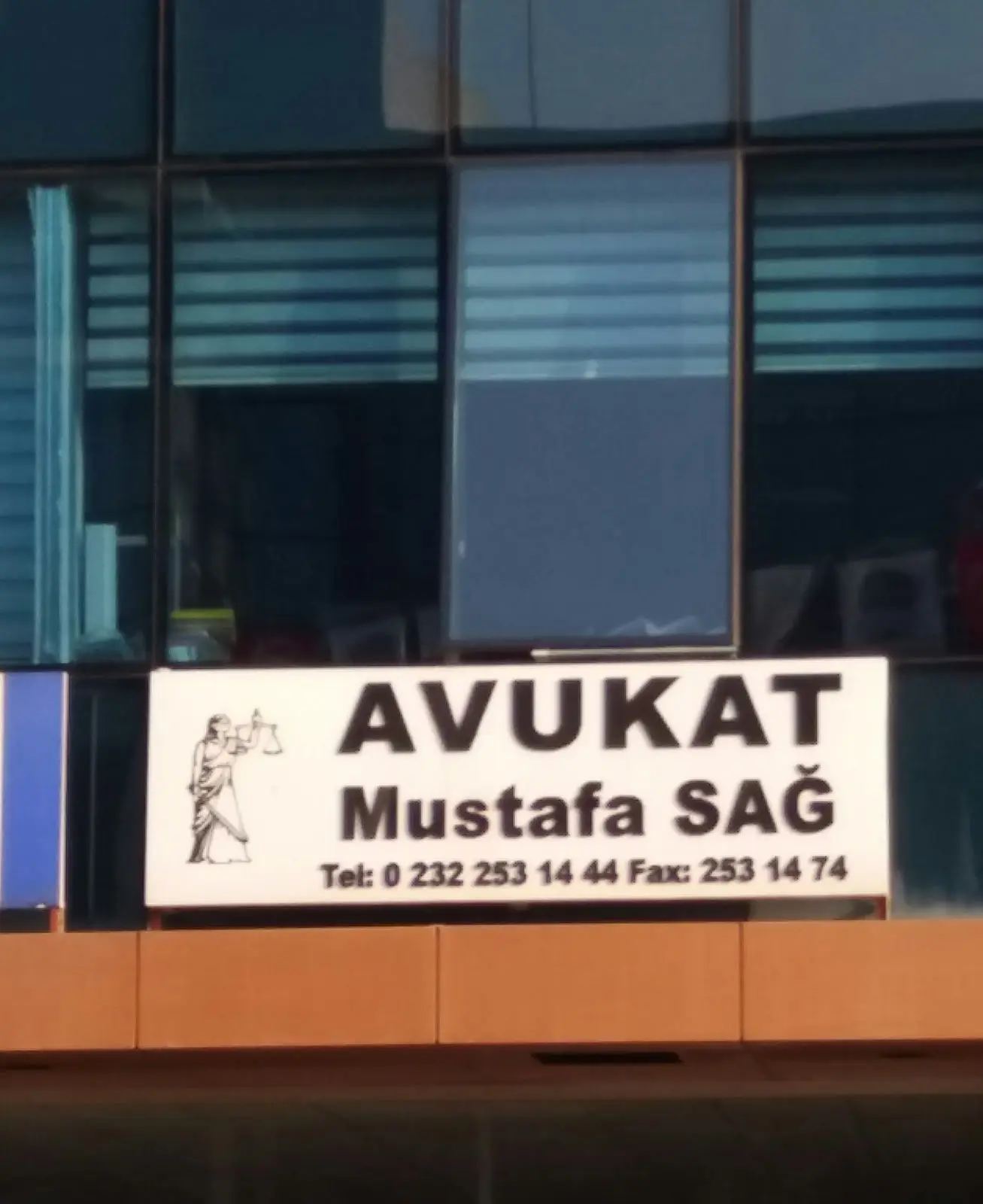 Av. Avukat Mustafa Sağ profil fotoğrafı - Karabağlar, İzmir