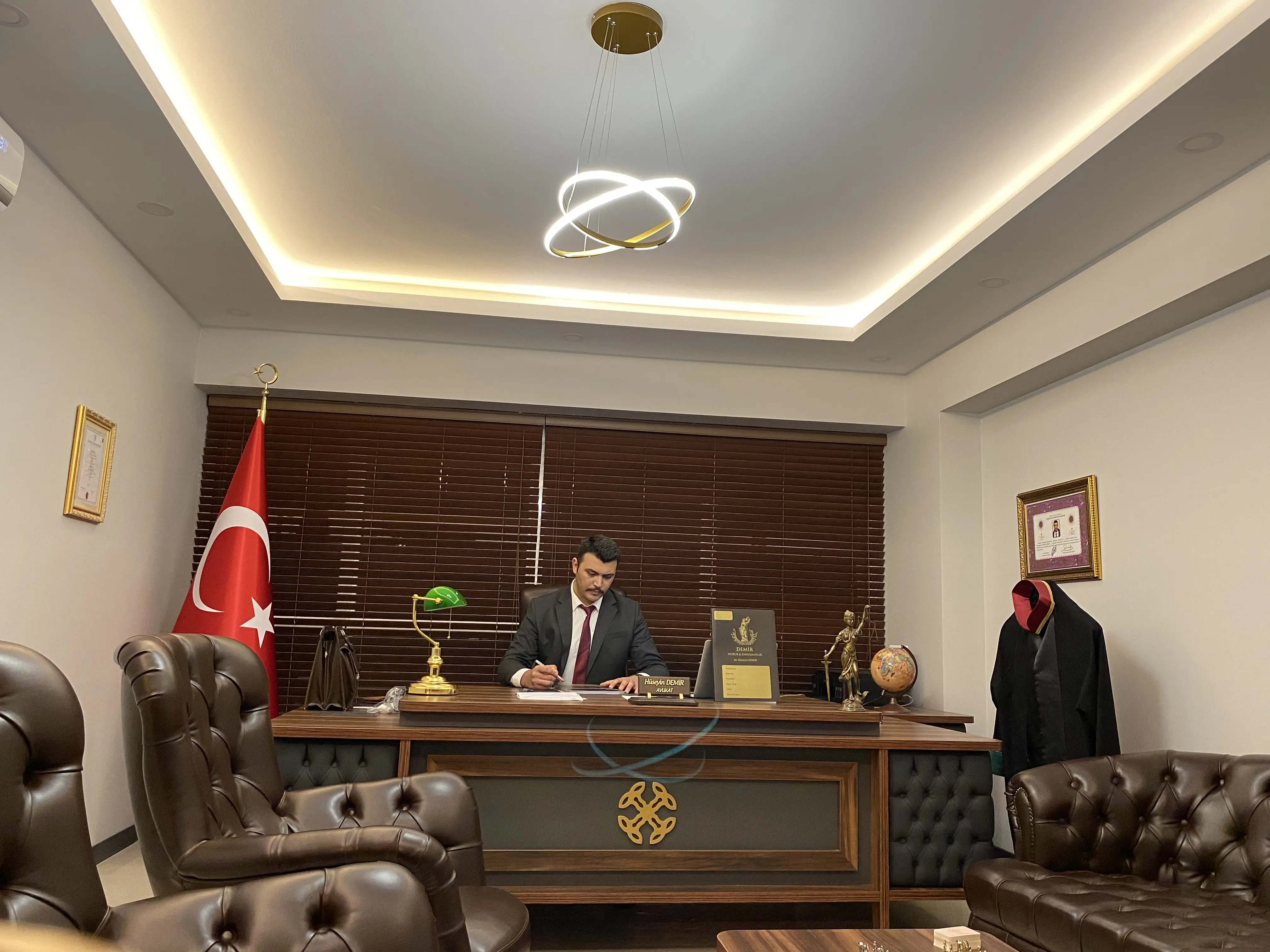 Av. Hüseyin Demir profil fotoğrafı - Alaşehir, Manisa