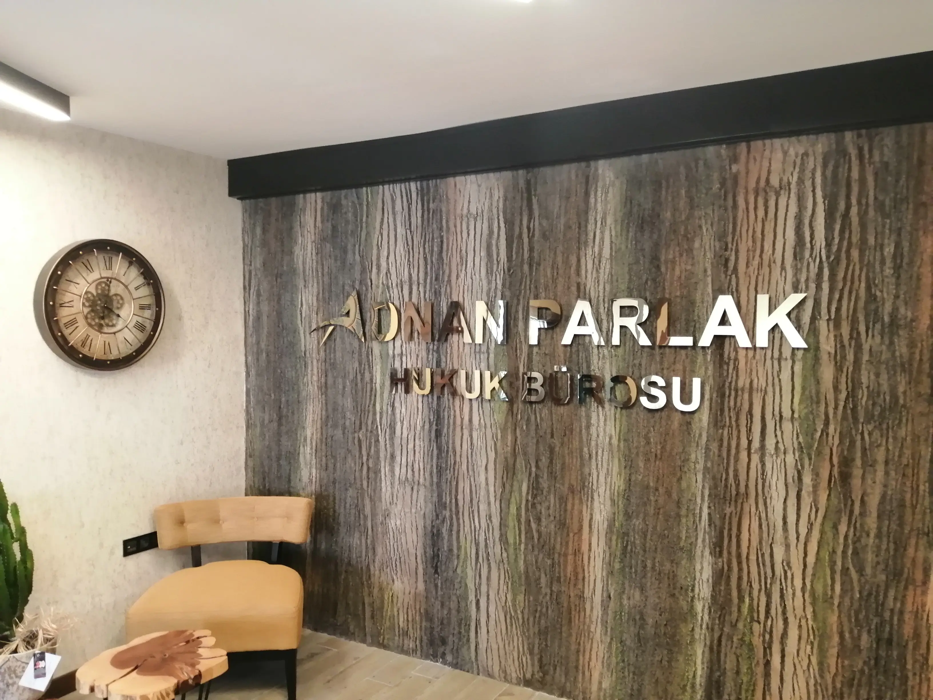 Av. Adnan Parlak profil fotoğrafı - Serik, Antalya